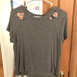 ADORABLE AMERICAN EAGLE FLORAL TEE